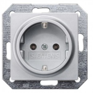Pistorasia SIEMENS i-system  5UB1934 alumiininvärinen IP20