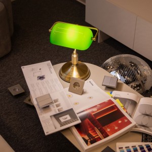 Настольный светильник Maytoni Kiwi латунь 40W E27 IP20