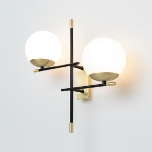 Настенный светильник Maytoni Nostalgia 2 черный / золотой E14 IP20