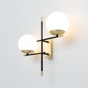 Настенный светильник Maytoni Nostalgia 2 черный / золотой E14 IP20