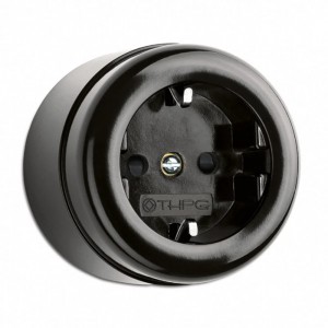 Pistikupesa THPG pinnapealne Bakeliit must IP20